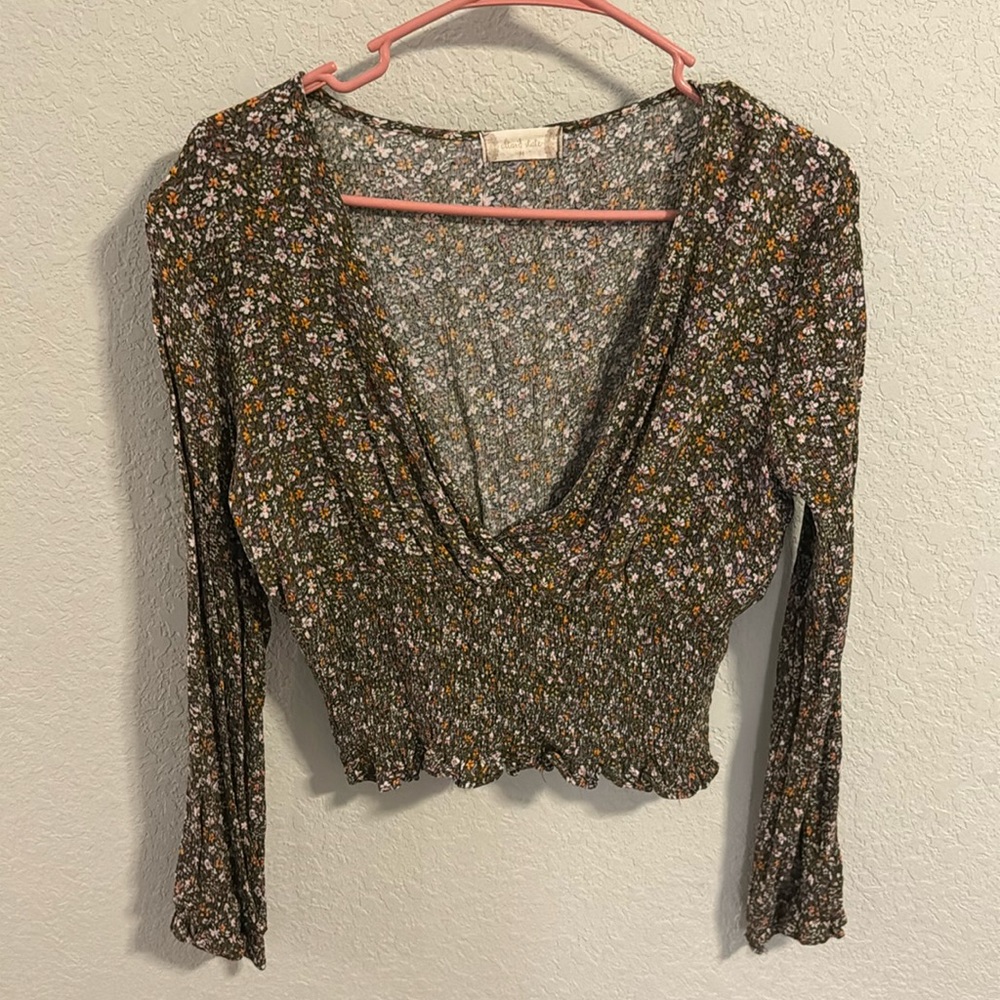Bell sleeve flower top